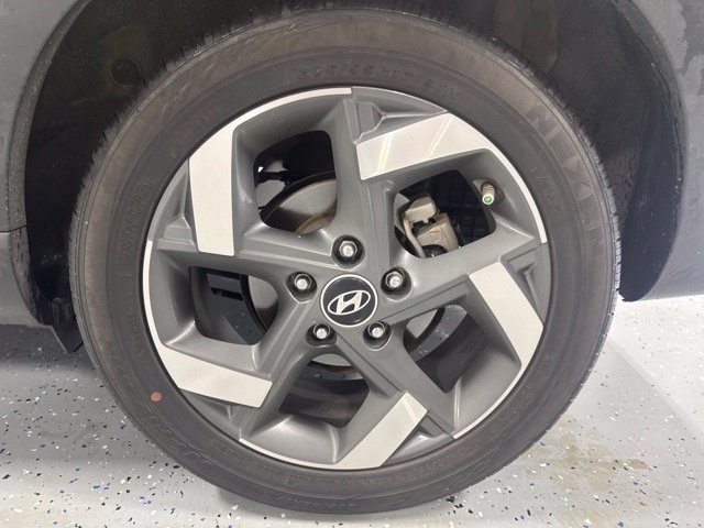 Used 2023 Green Hyundai SEL image 9