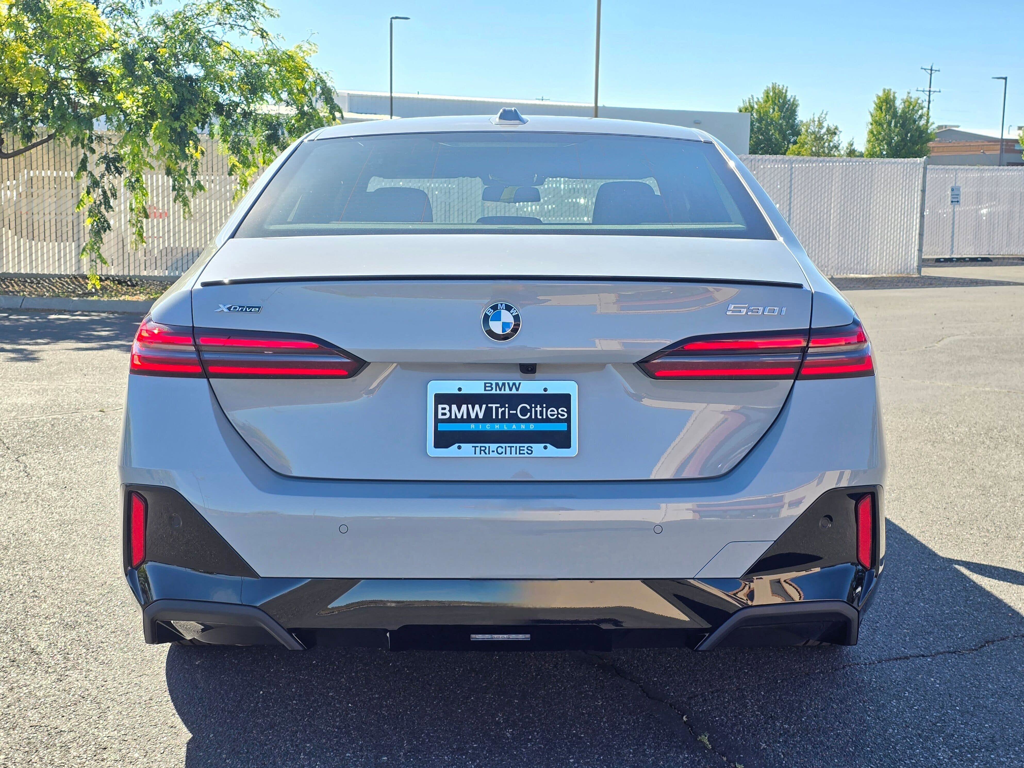 New 2027 Brooklyn Grey Metallic BMW 530i xDrive image 5