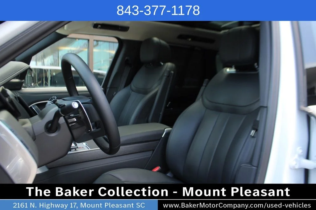 Used 2024 White Land Rover SE image 4