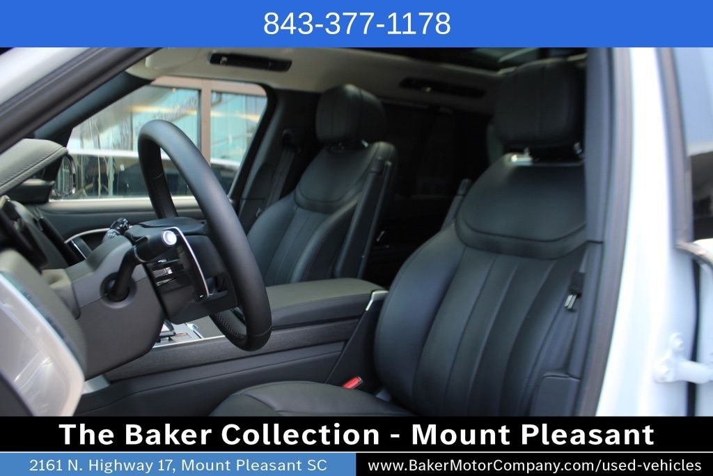 Used 2024 White Land Rover SE image 4