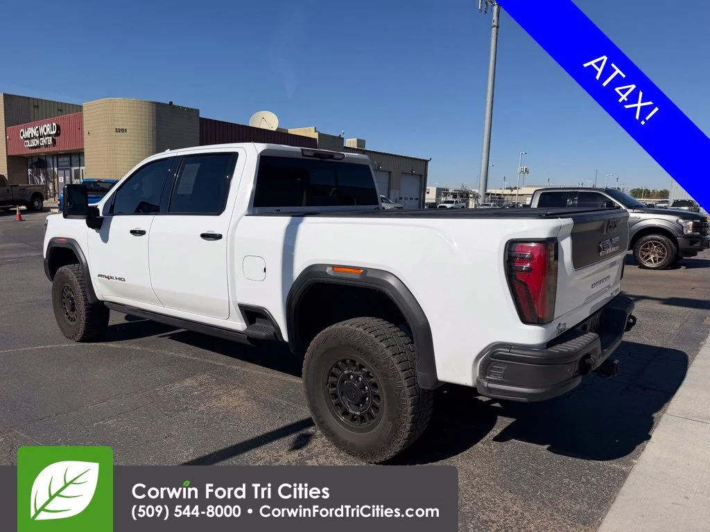 Used 2024 White GMC AT4X image 9