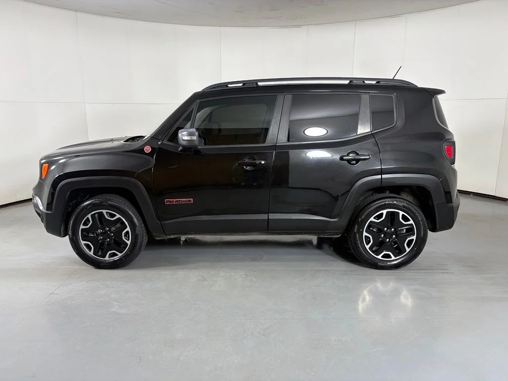 Used 2016 Black Jeep Trailhawk image 5