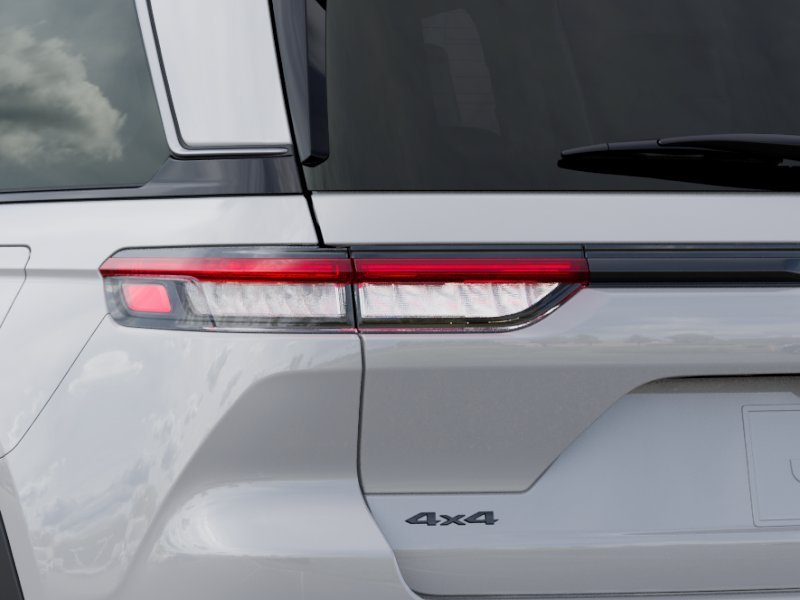 New 2026 Bright White Clear-Coat Exterior Paint Jeep Altitude image 35