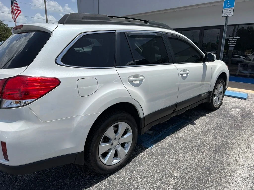 Used 2011 White Subaru 2.5i Premium image 3