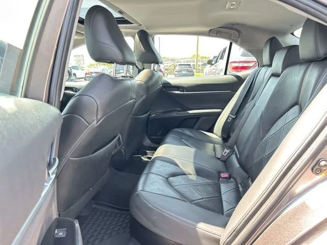 Used 2018 Gray Toyota XLE image 16