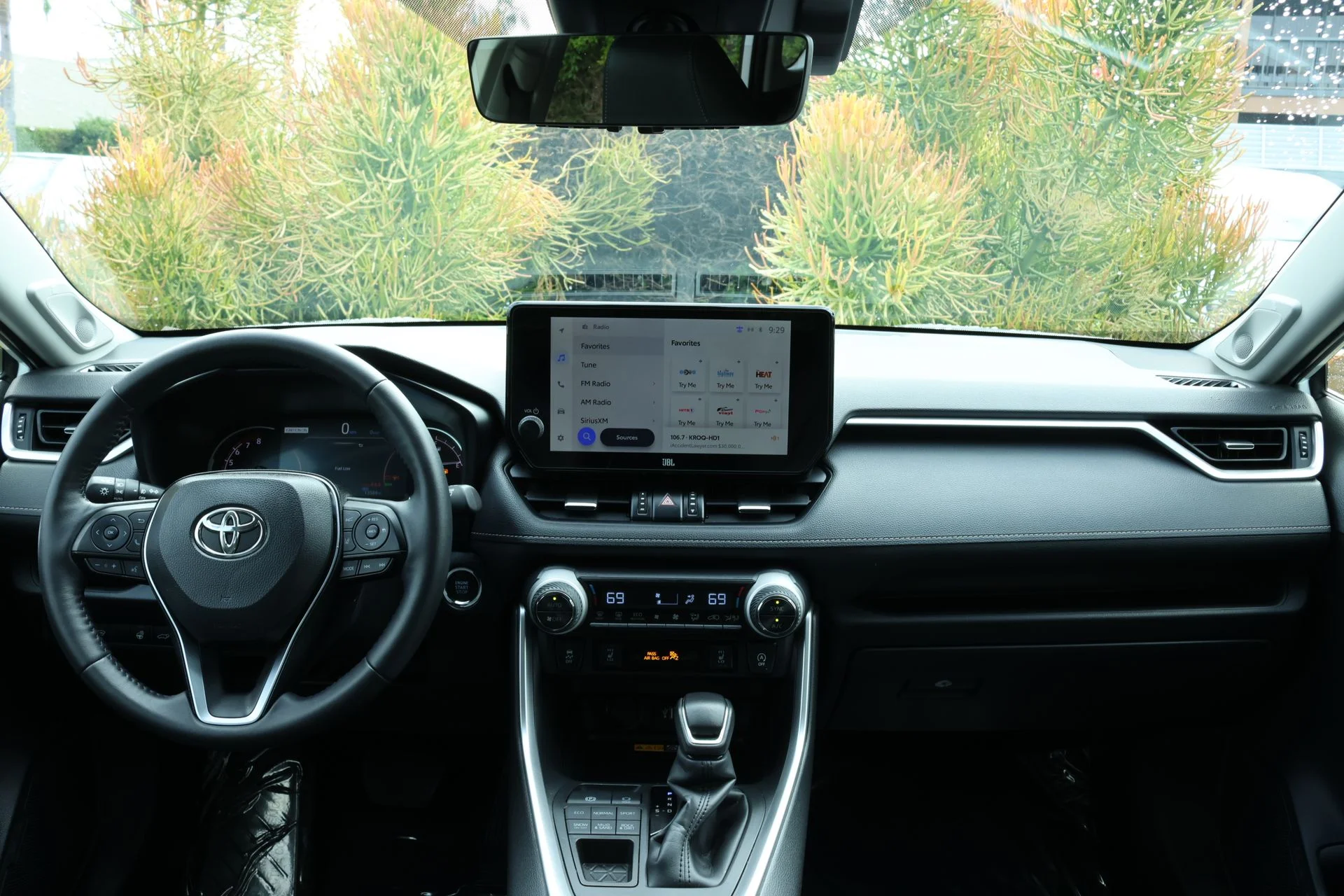 Used 2025 Beige Toyota XLE Premium image 7
