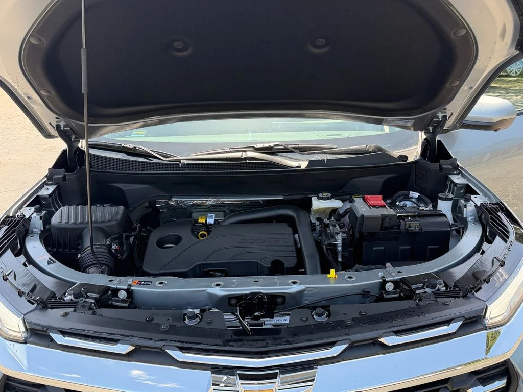 New 2027 Sterling Gray Metallic Chevrolet LT image 20