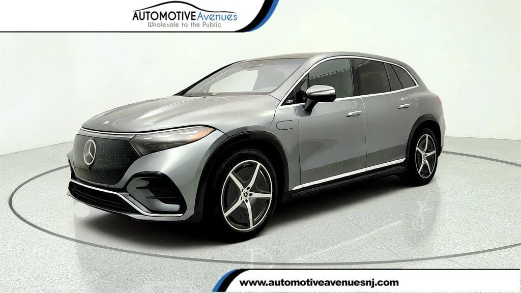 2023 Mercedes-Benz EQS SUV EQS 580 4MATIC's photo