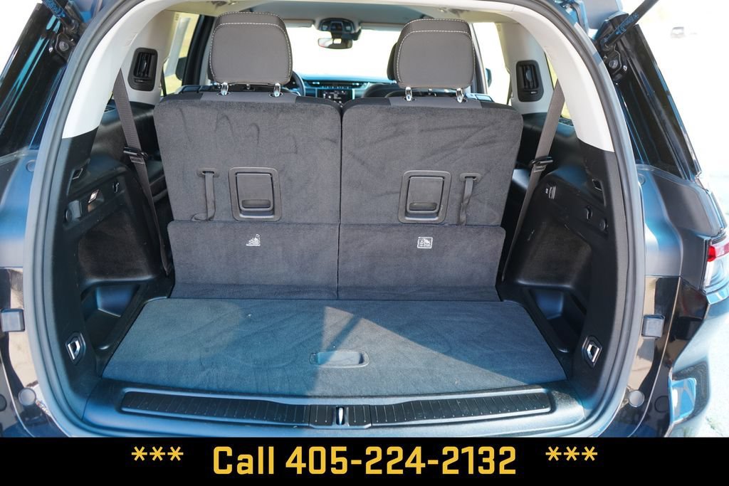 Used 2023  Jeep Laredo image 27