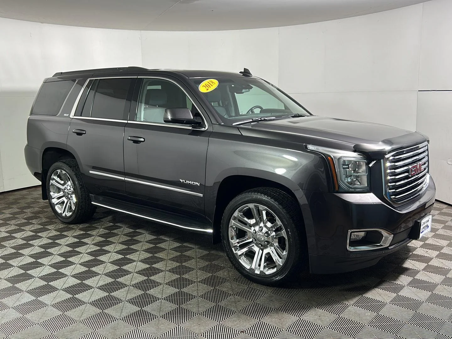 Used 2018 Iridium Metallic GMC SLT image 6