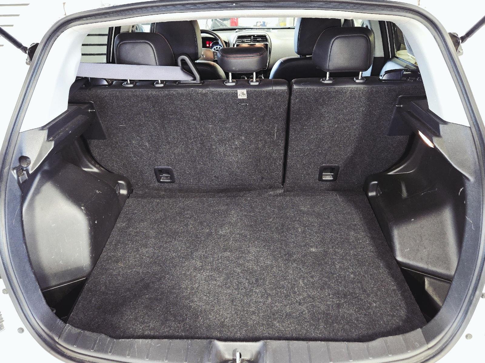 Used 2024 White Diamond Mitsubishi ES image 47