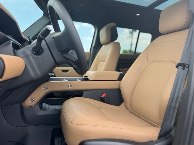 New 2026 Woolstone Green Land Rover X-Dynamic SE image 14