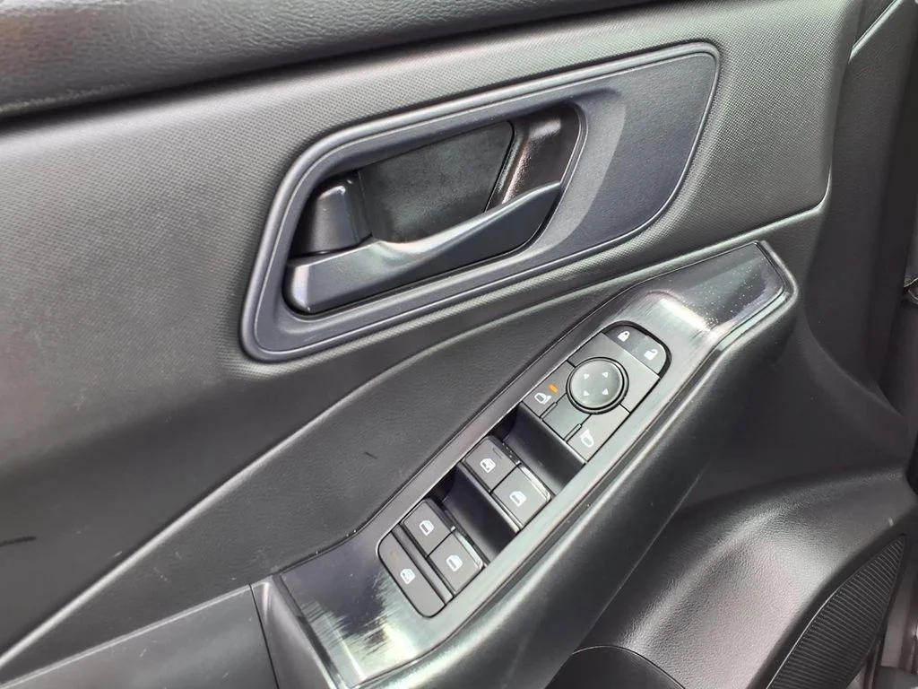 Used 2024 Gray Nissan S image 18