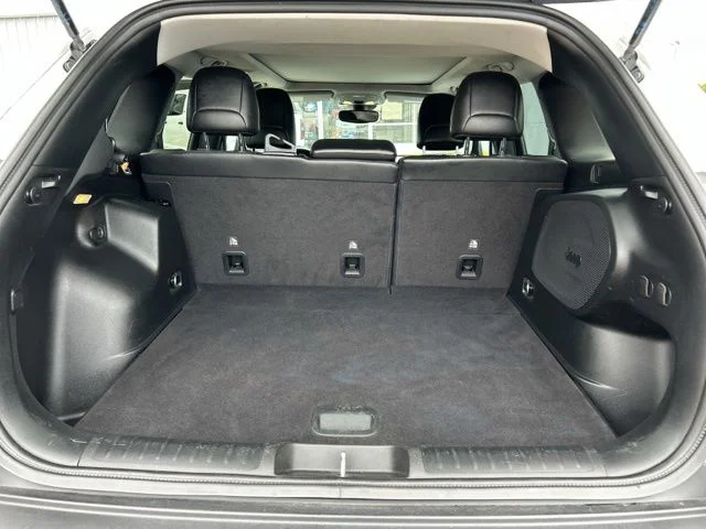 Used 2021 White Jeep Latitude Lux image 12