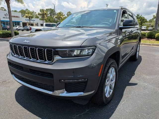 Used 2023 Gray Jeep Limited image 7