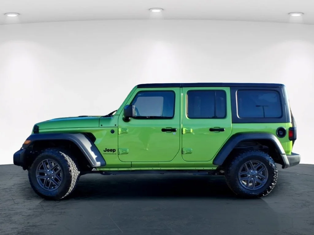 Used 2025 Green Jeep Sport S image 13