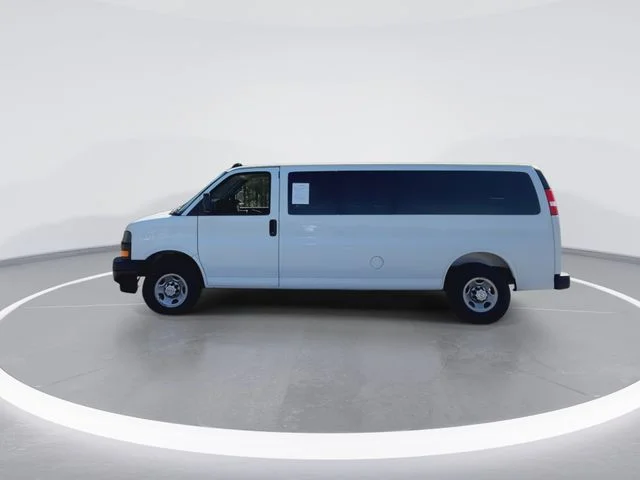 Used 2025 White Chevrolet LS image 9