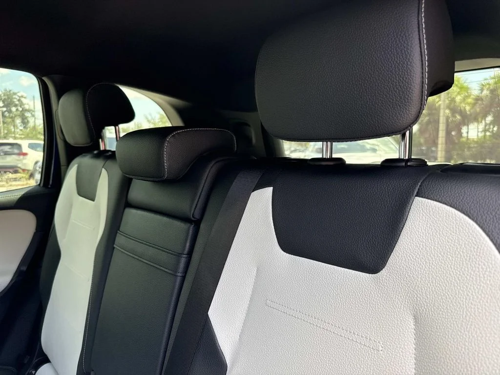 Used 2022  Mercedes-Benz GLB 35 AMG® image 15