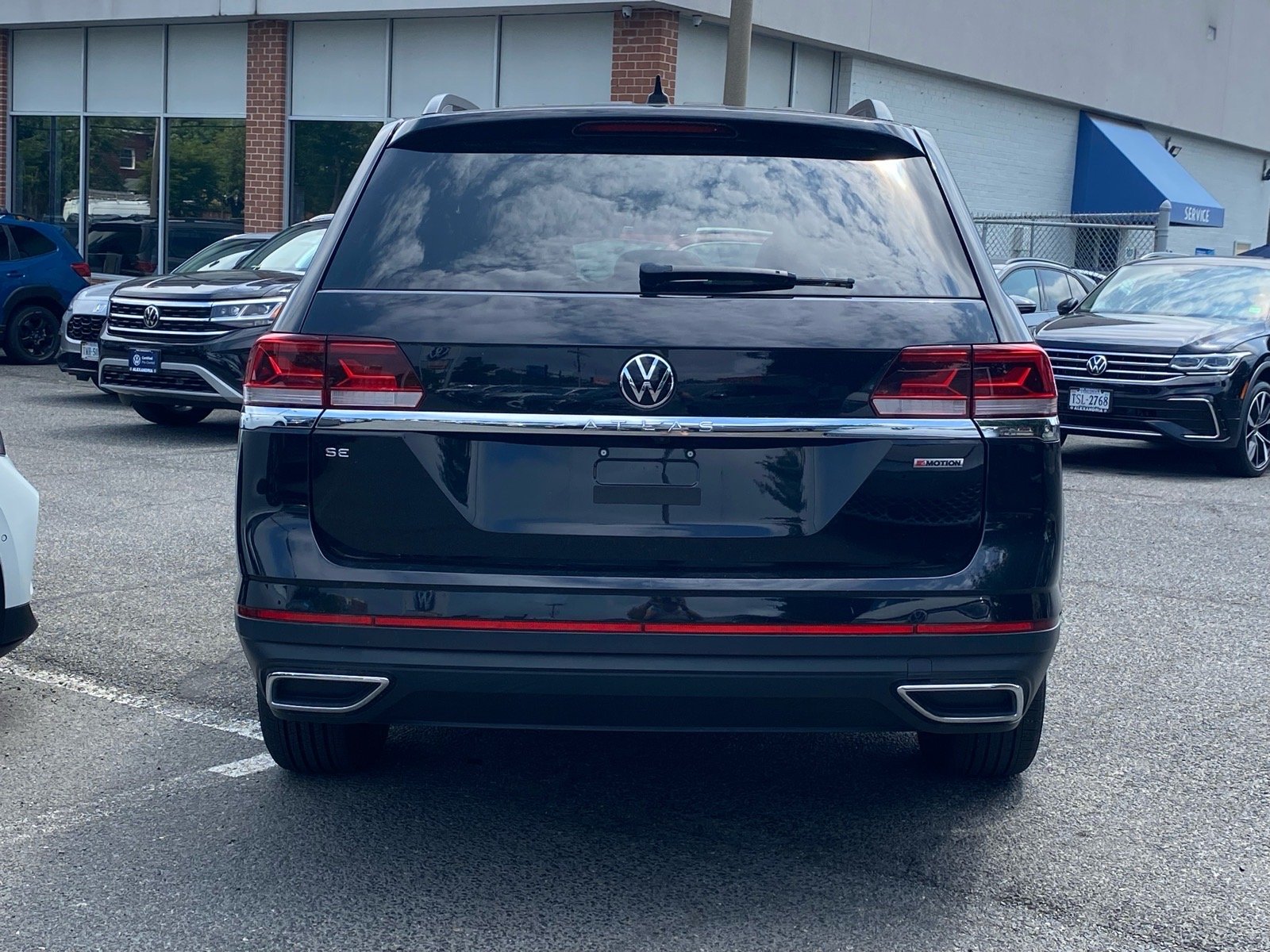 Used 2022 Black Volkswagen 2.0T SE image 3