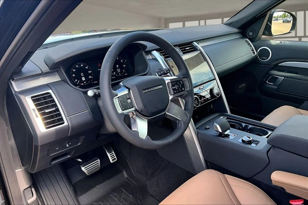 New 2026 Black Land Rover Dynamic SE image 6