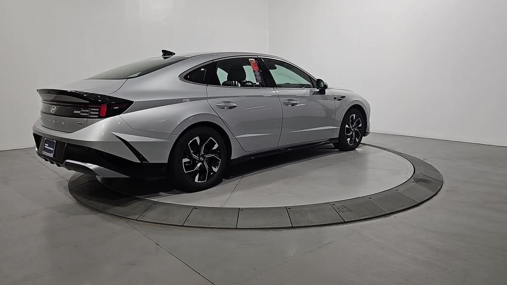 Certified Used 2025 Silver Hyundai SEL image 5