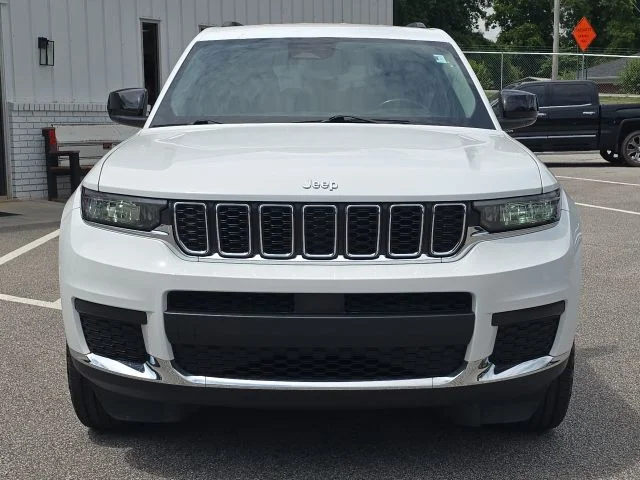 Used 2022 White Jeep Laredo image 8
