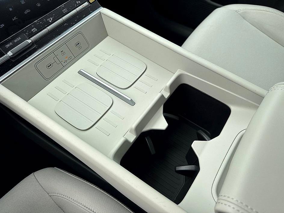 New 2026 Phantom Black Hyundai SE image 12