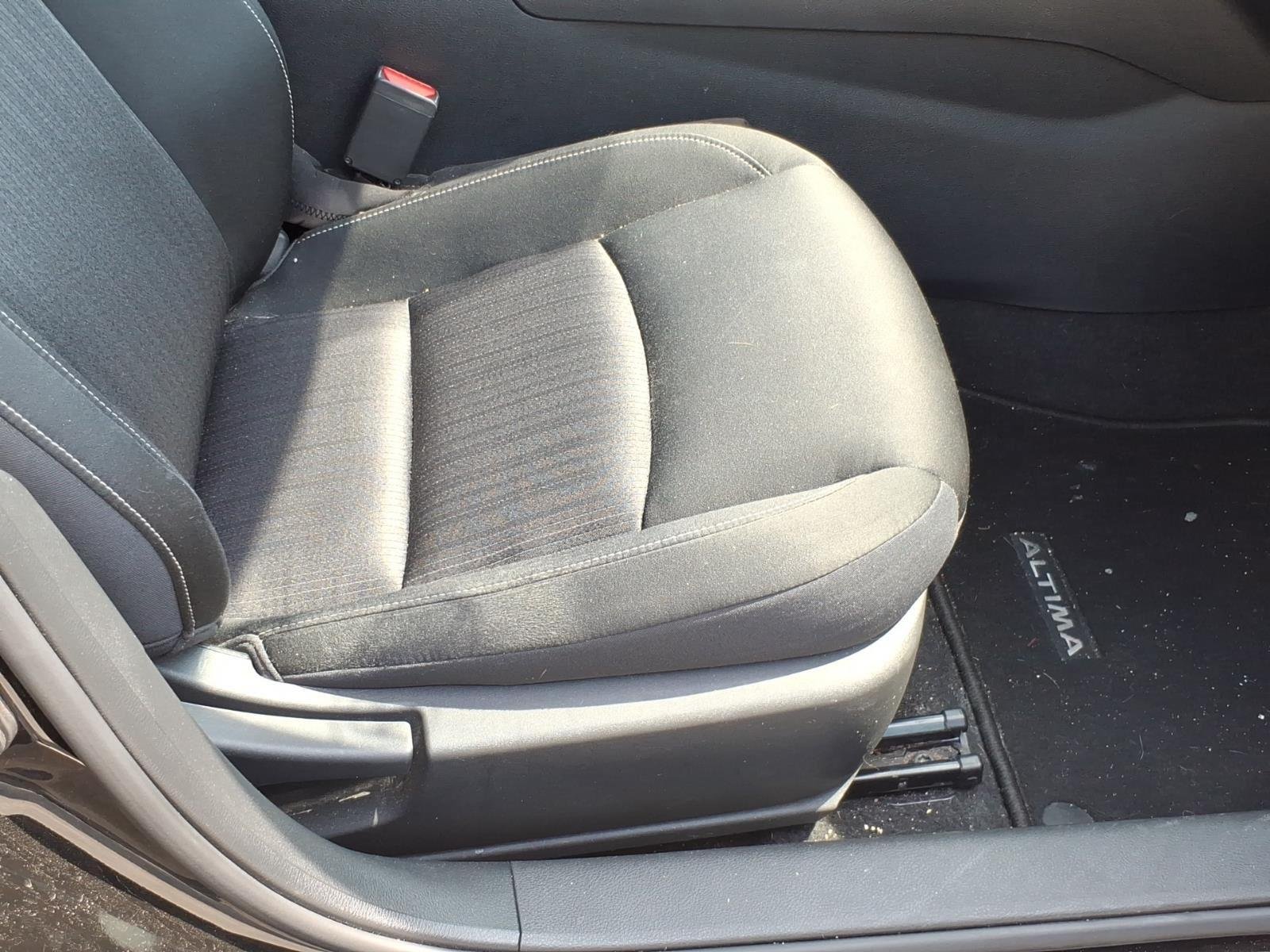 Used 2019 Super Black Nissan 2.5 SV image 20