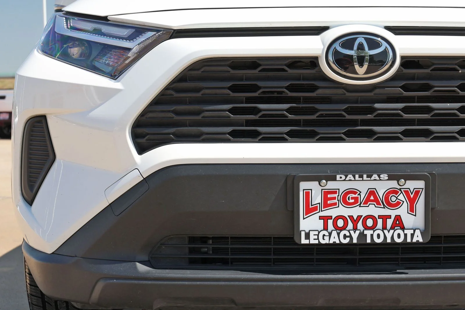 Used 2025 White Toyota LE image 10