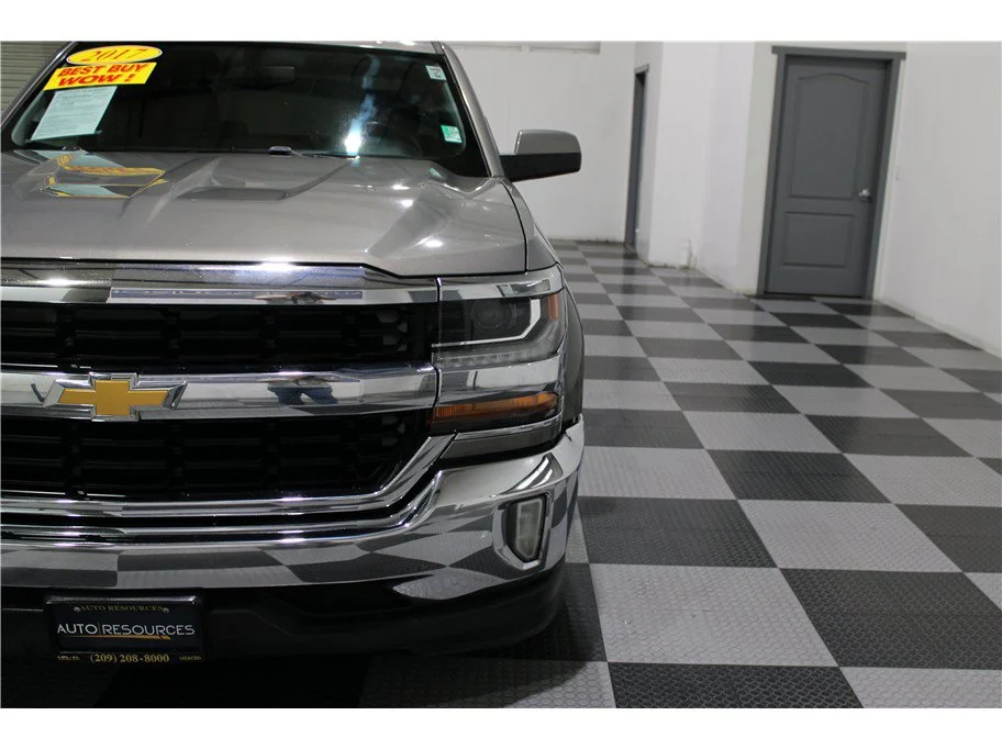 Used 2017 Pepperdust Metallic Chevrolet LT image 8