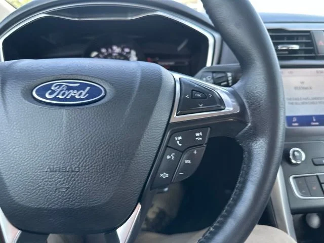 Used 2020 Agate Black Metallic Ford SEL image 34