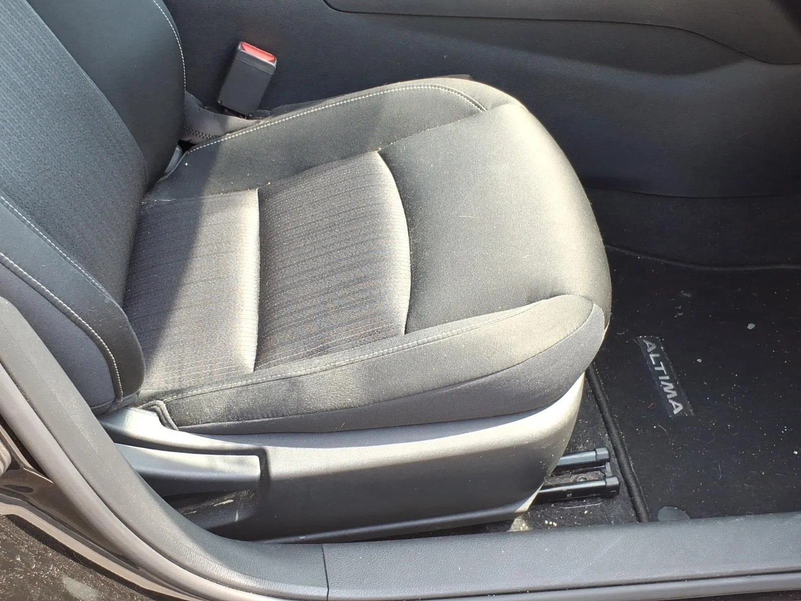 Used 2019 Super Black Nissan 2.5 SV image 20