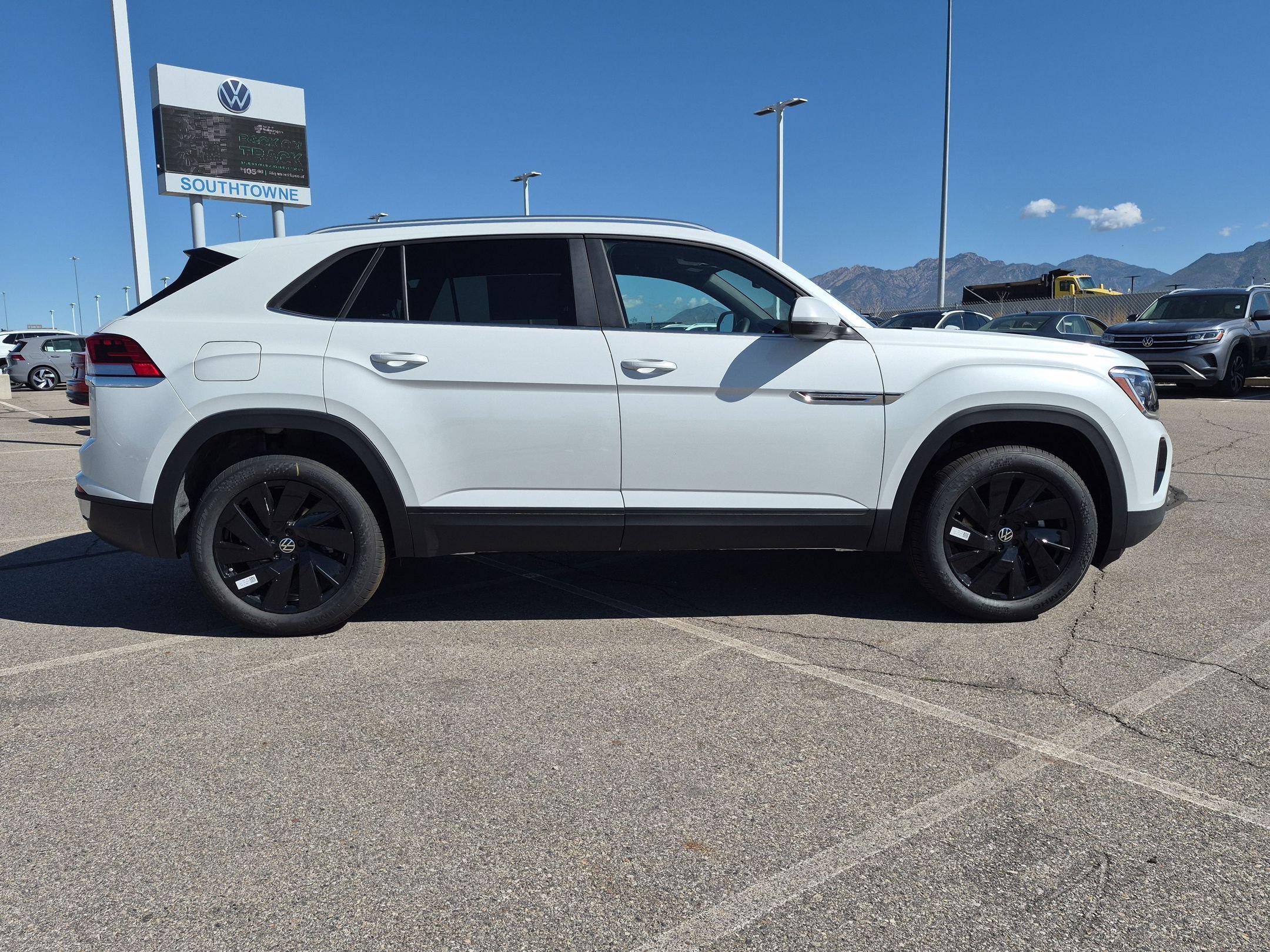 New 2026 Opal White Pearl Volkswagen 2.0T SE w/Technology image 2
