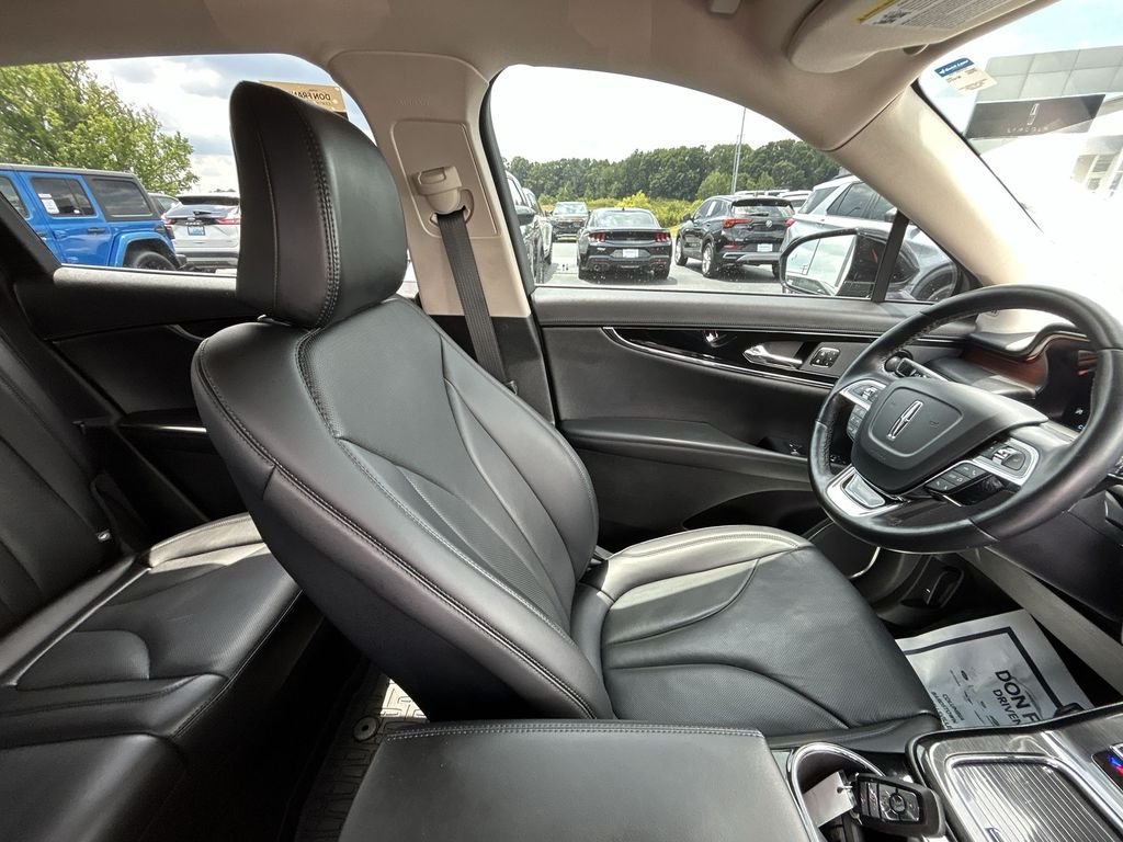 Used 2023 Black Lincoln Reserve image 10