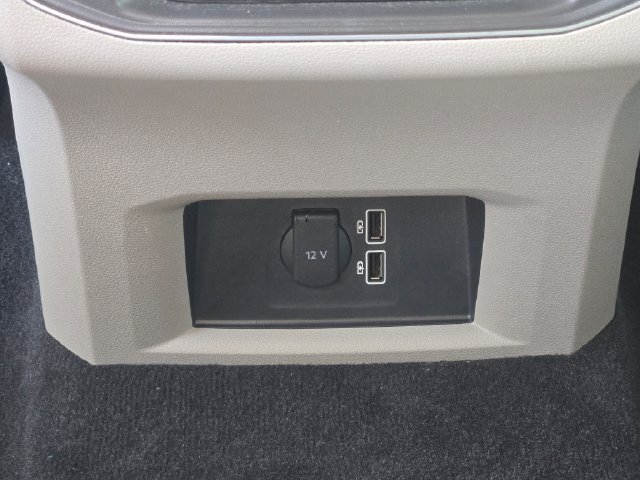 Used 2018 White Volkswagen 3.6L V6 SE image 19