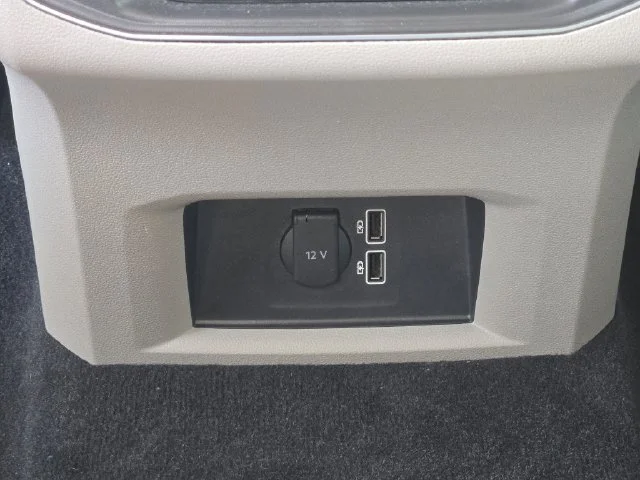 Used 2018 White Volkswagen 3.6L V6 SE image 19