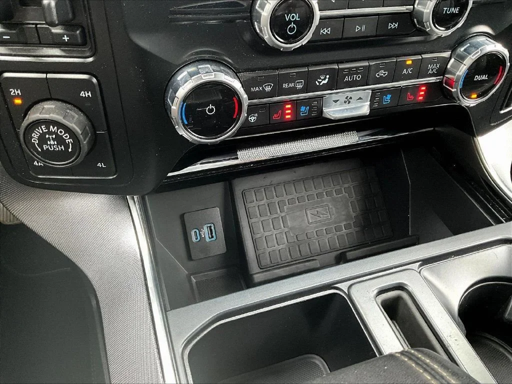 Used 2022 Gray Metallic Ford Platinum image 19