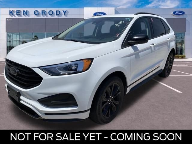 Used 2022 White Ford SE image 1