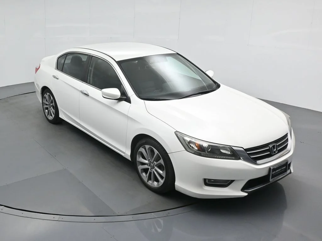 Used 2013  Honda Sport image 33