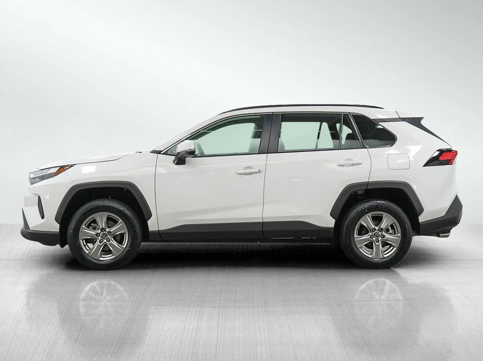 Used 2024 Toyota RAV4 XLE with VIN 2T3P1RFV6RW433429 for sale in White Bear Lake, Minnesota