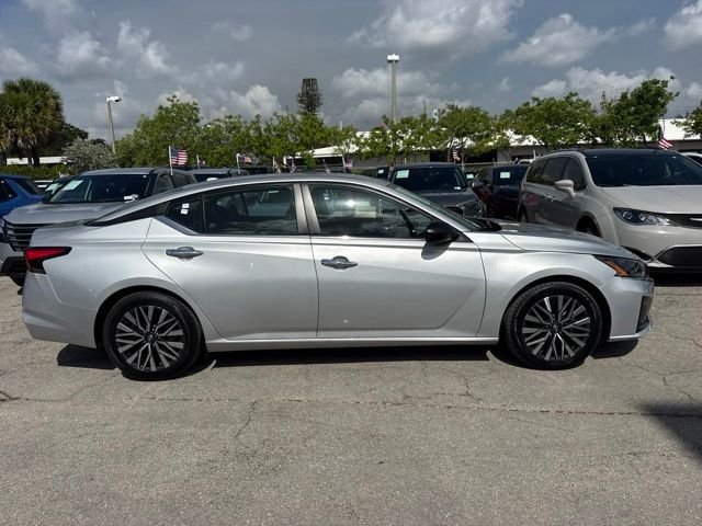 Used 2024 Silver Nissan 2.5 SV image 2