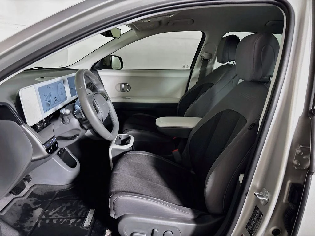 Used 2024 Gold Hyundai SEL image 11