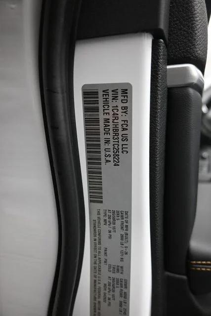 New 2026 Bright White Clear-Coat Exterior Paint Jeep  image 9