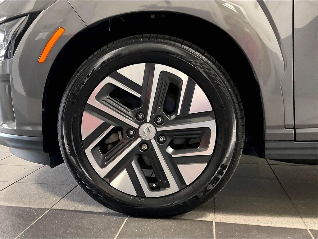 Used 2023 Gray Hyundai SE image 7