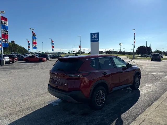 Used 2023 Red Nissan S image 5