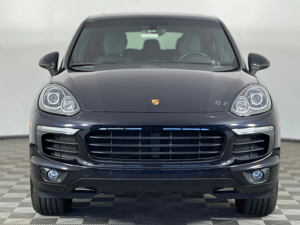 Used 2018 Moonlight Blue Metallic Porsche Base image 2