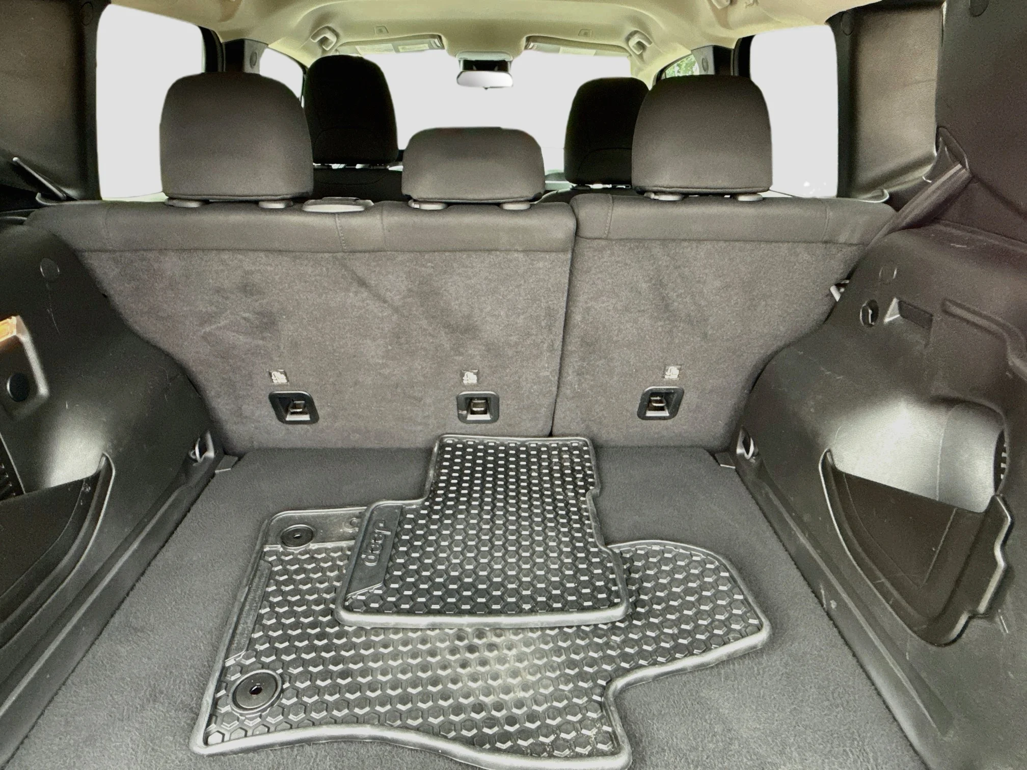 Used 2023 Black Clearcoat Jeep Latitude image 25