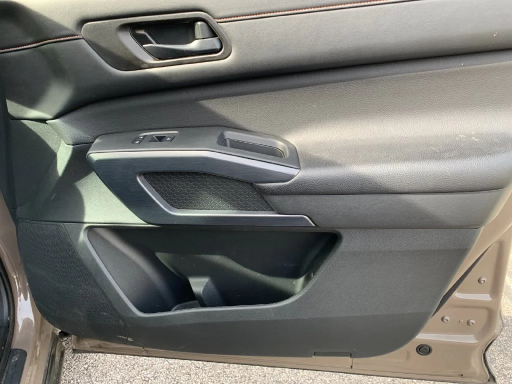 Used 2024  Nissan Rock Creek image 20