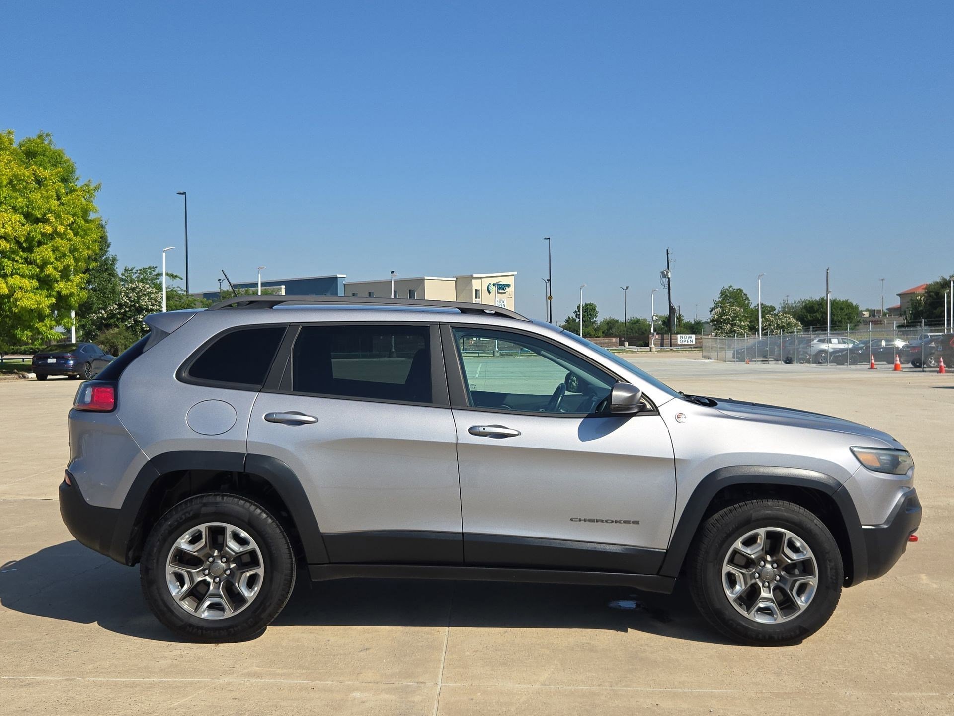 2019 Jeep Cherokee Trailhawk - Photo 2