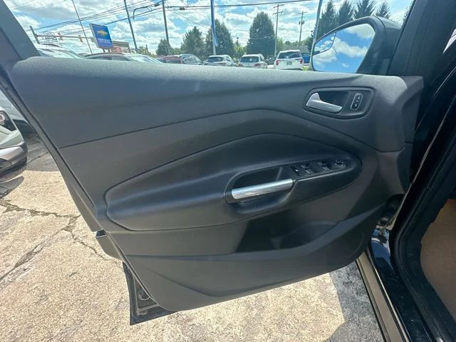 Used 2019 Black Ford SE image 25